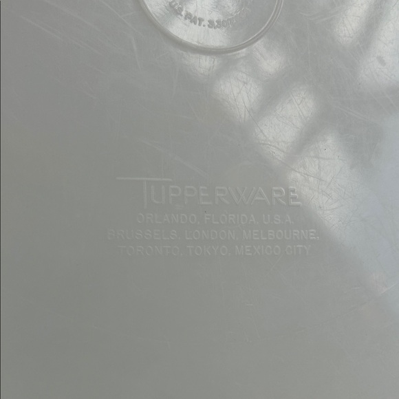 Vgt Tupperware White Cake Carrier - Picture 4 of 6